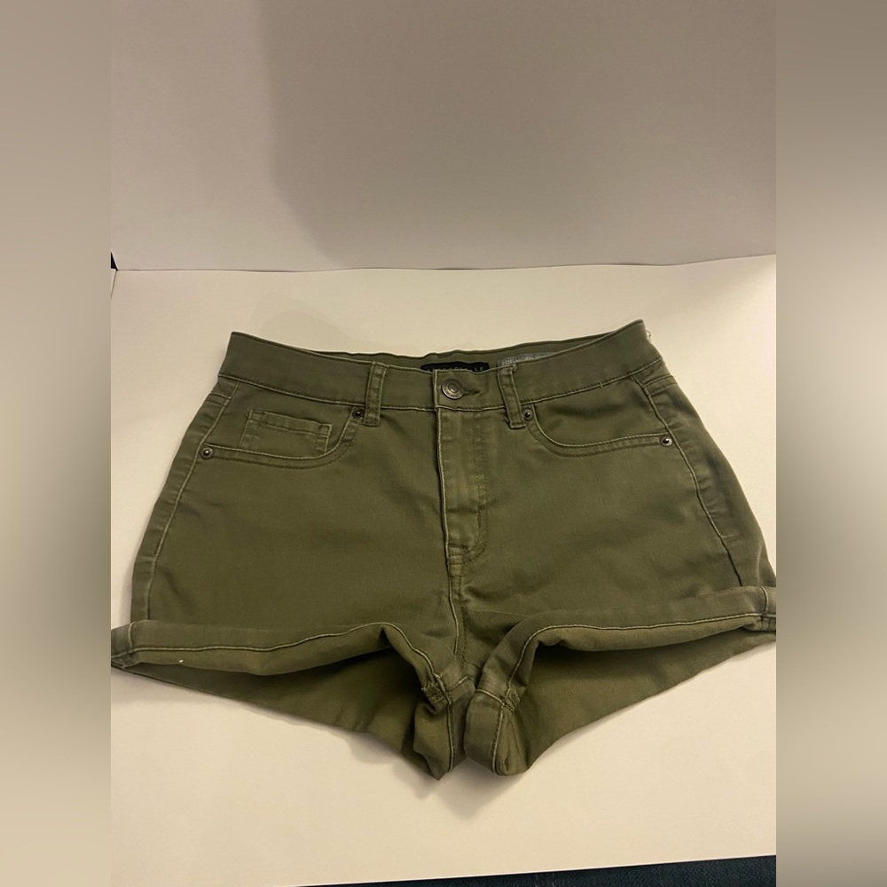 Aeropostale: High Waisted Midi Hunter Green Shorts